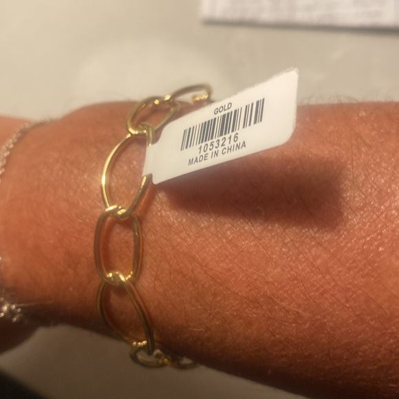 Francesca’s goldtone open cuff link bracelet. NWT. - Picture 3 of 5